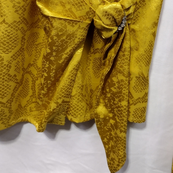 Wayf Wrap Top Women's XS Yellow Floral Buckle Retro 90s Y2K Disco Punk - Picture 4 of 11